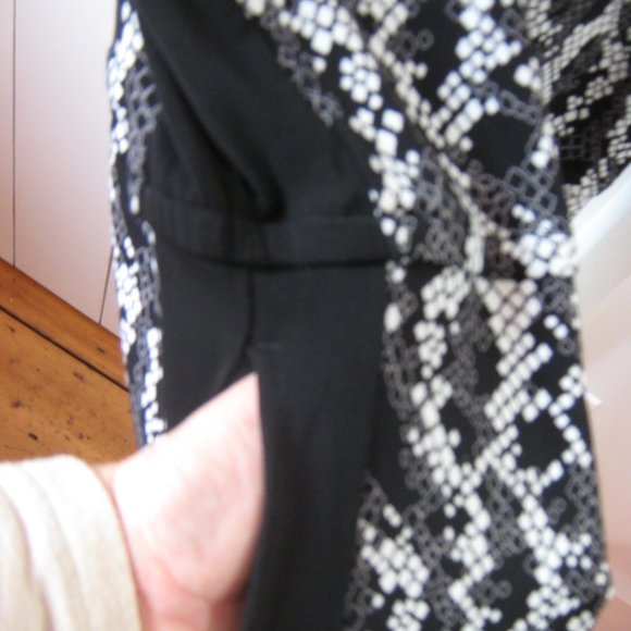 Banana Republic White/Black Tunic - Picture 4 of 5